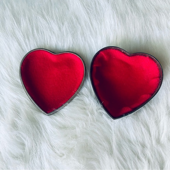 Antique silver heart shaped jewelry box - Picture 2 of 5